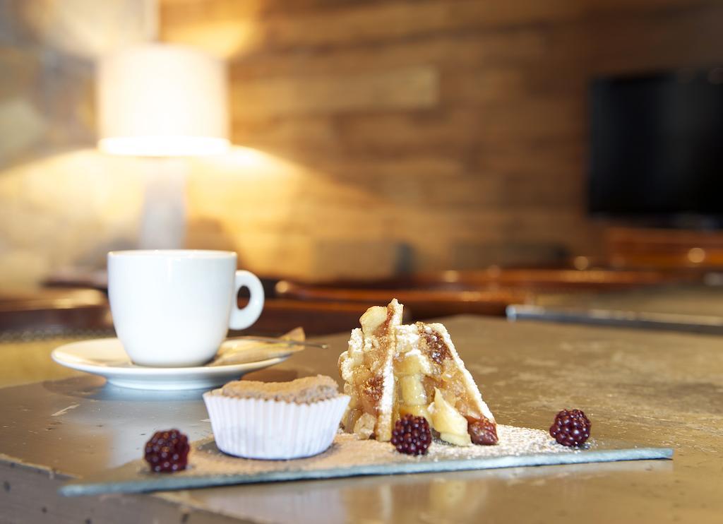 Radisson Hotel Puerto Varas Exterior photo A coffee and a cake