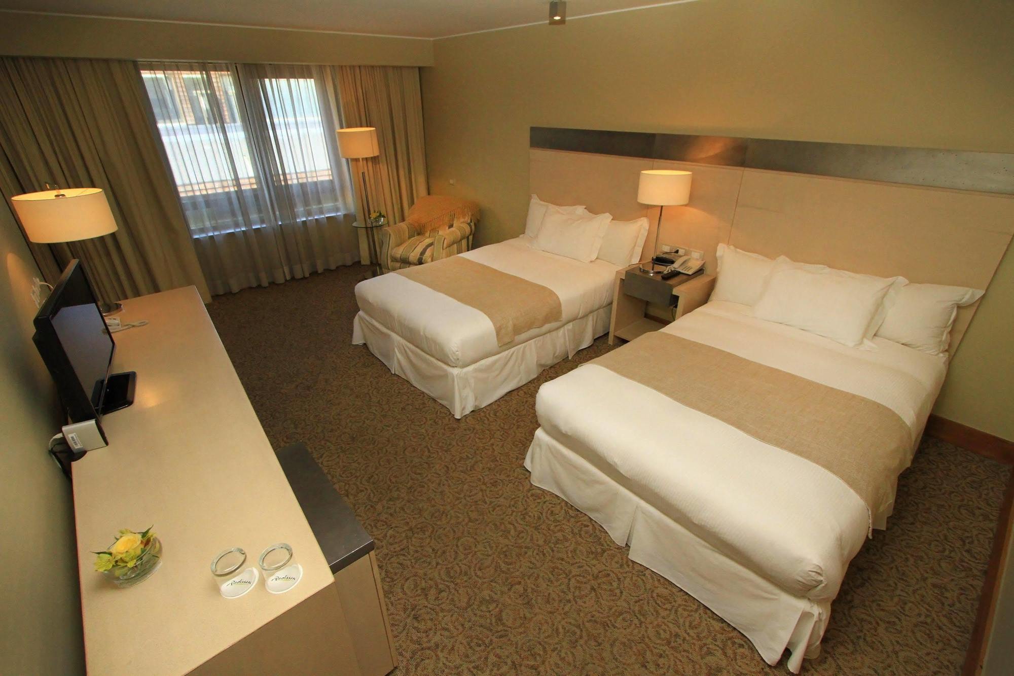 Radisson Hotel Puerto Varas Exterior photo A room at the Hilton Garden Inn in San Francisco