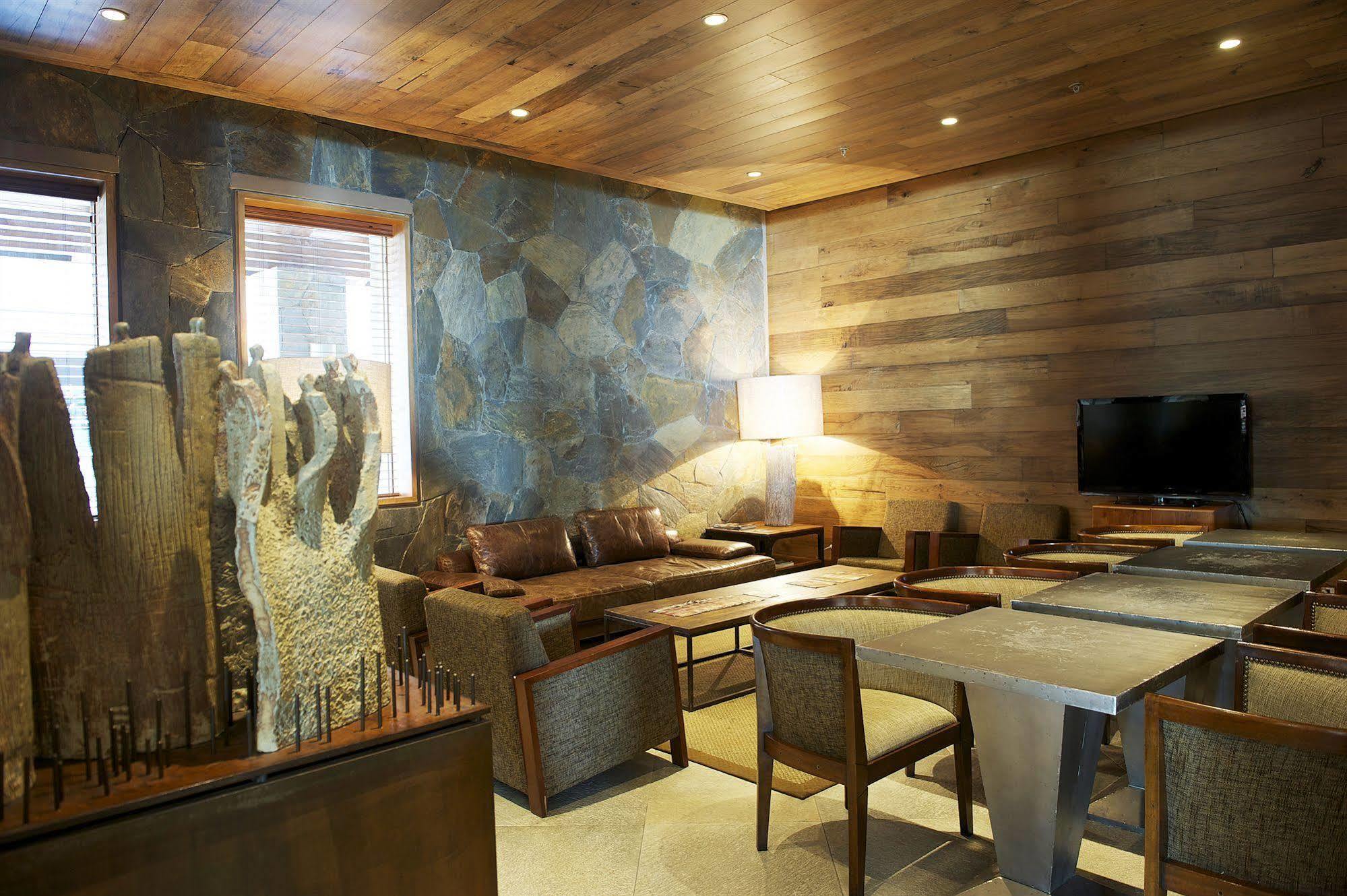 Radisson Hotel Puerto Varas Exterior photo The interior of the library